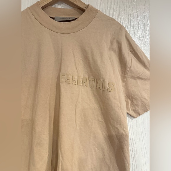 Essentials Fear of God T Shirt Mens Tan
Short Sleeve Crewneck Size Medium - Picture 2 of 9